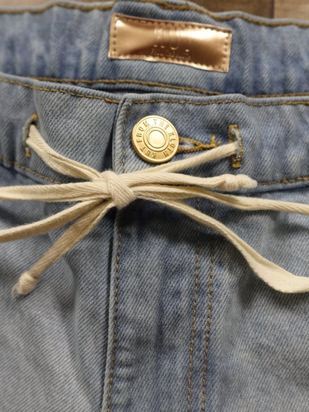 KUT from the Kloth Holly High Rise Denim Shorts Women’s Size 8 Light Wash - Picture 2 of 11